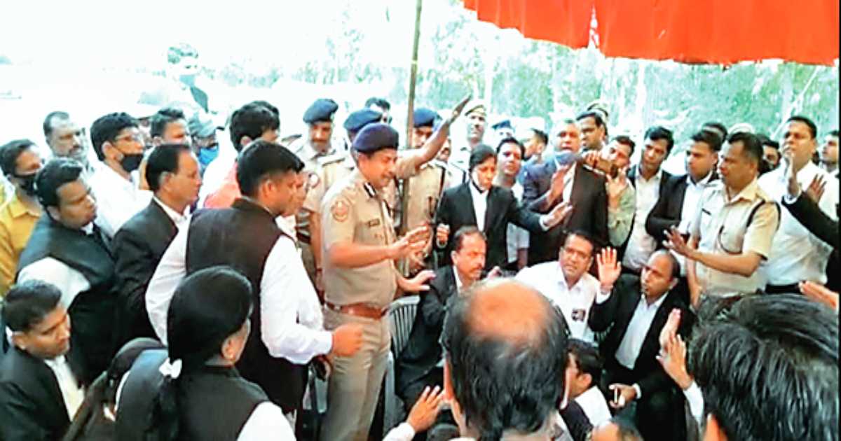 Lawyers’ protest ends after top cop intervenes